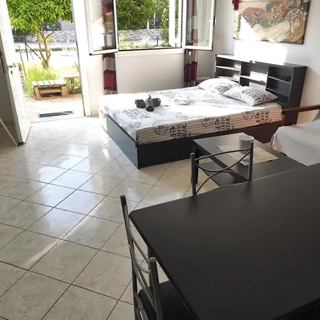 B&g Kalamata * Faraí